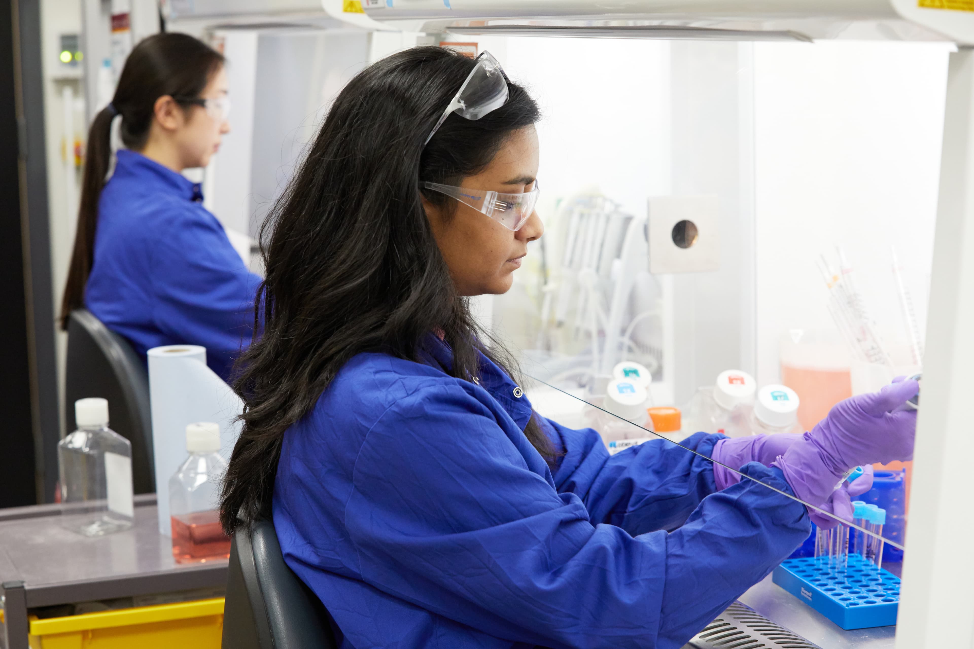 Two researchers in lab.