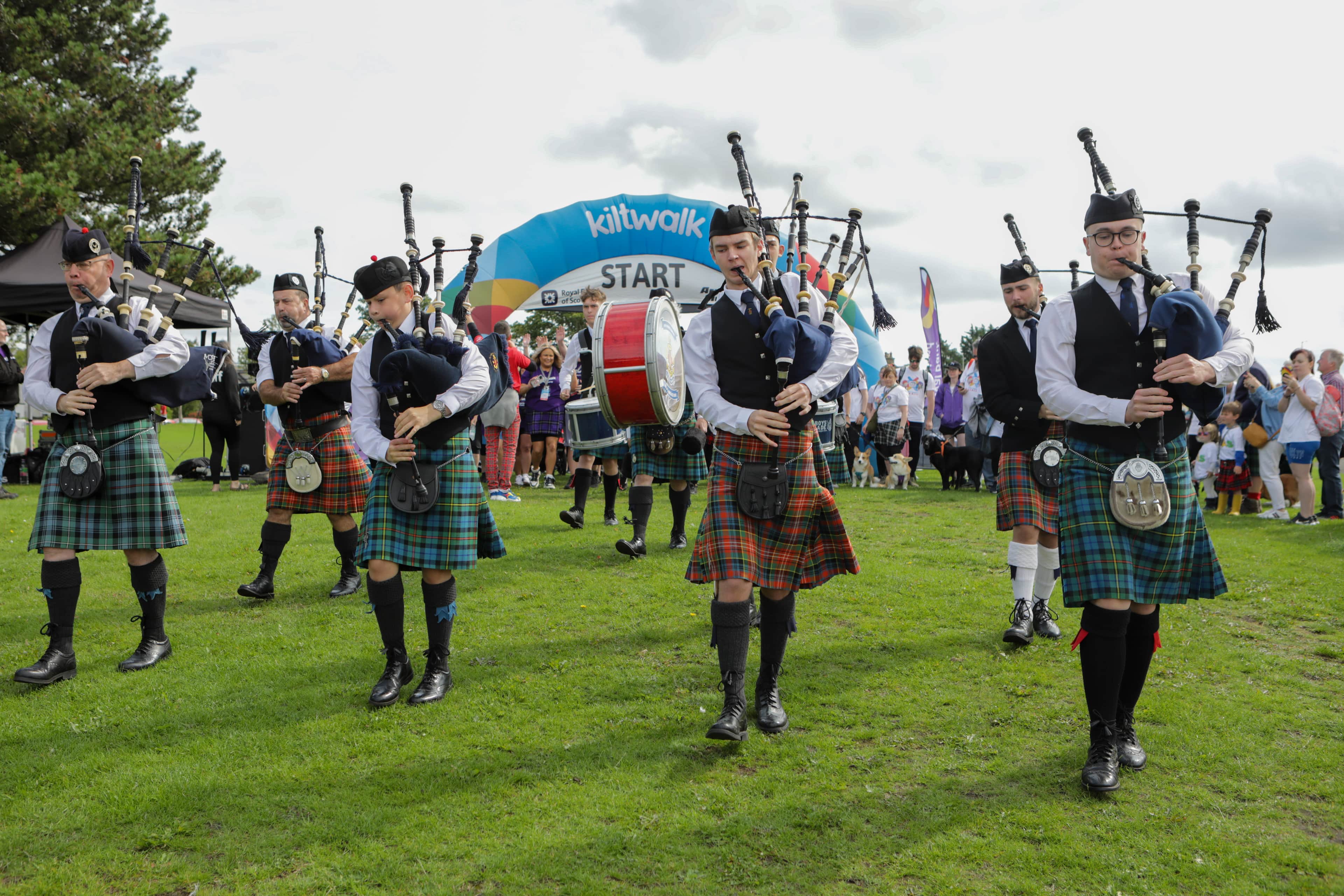 People playing bagpipes at the start line.