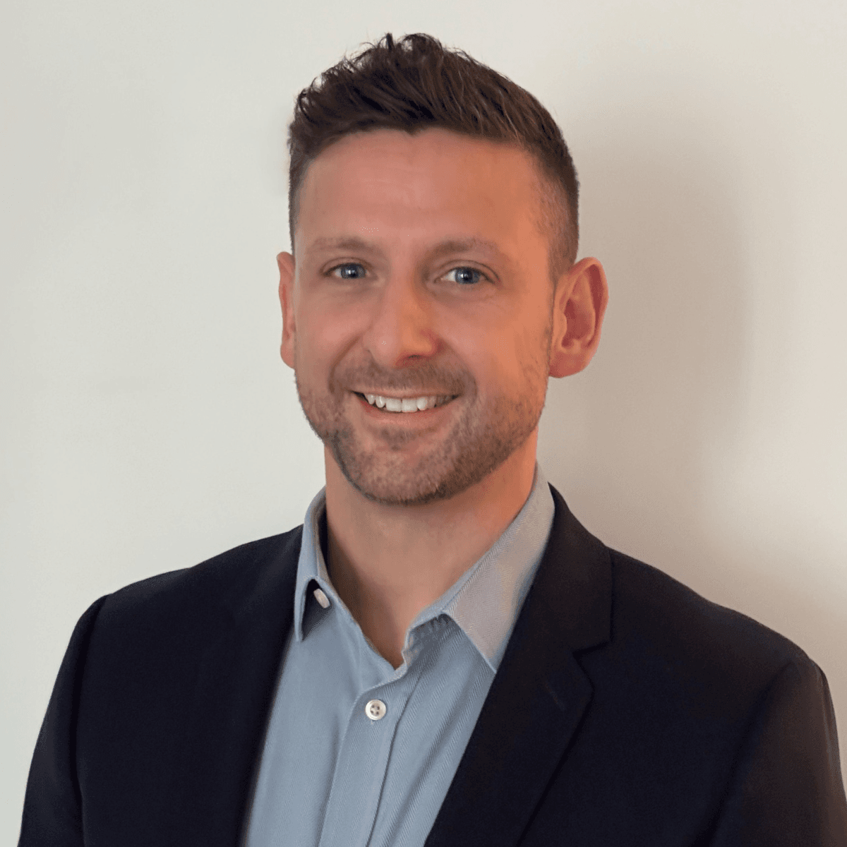 Portrait image of Dr Owen Carter.